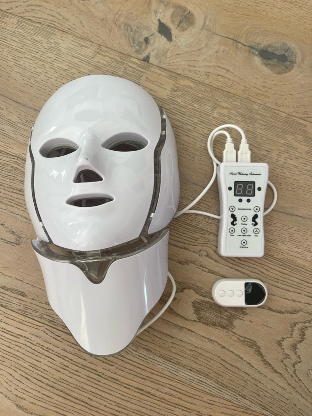 Nutriskin LED Red Light Facial and Neck Mask Light Therapy Device
